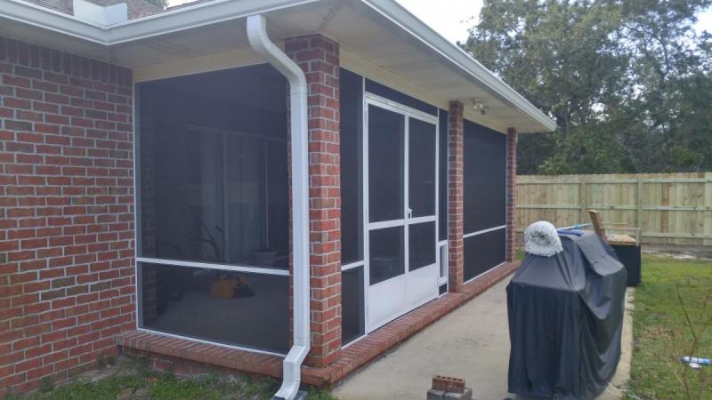 Screened in porch in Navarre